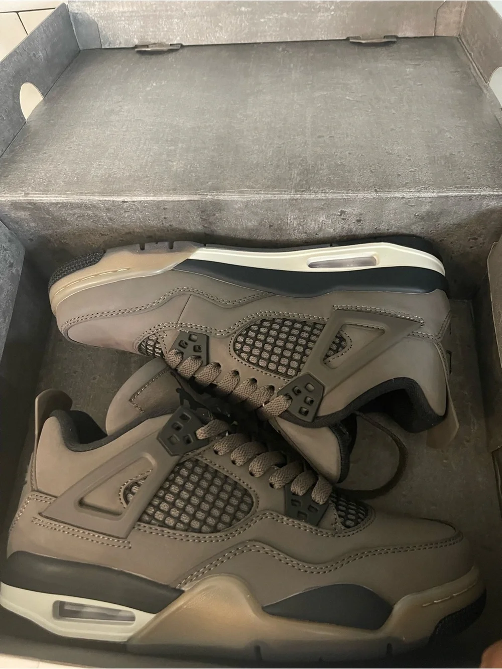 Men’s Retro 4 Cave Stone Size 5.5.